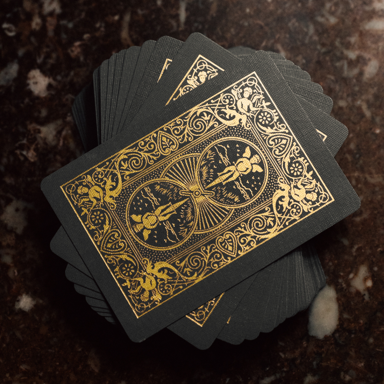 Bicycle Black and Gold Metalluxe - detalhe do foil dourado