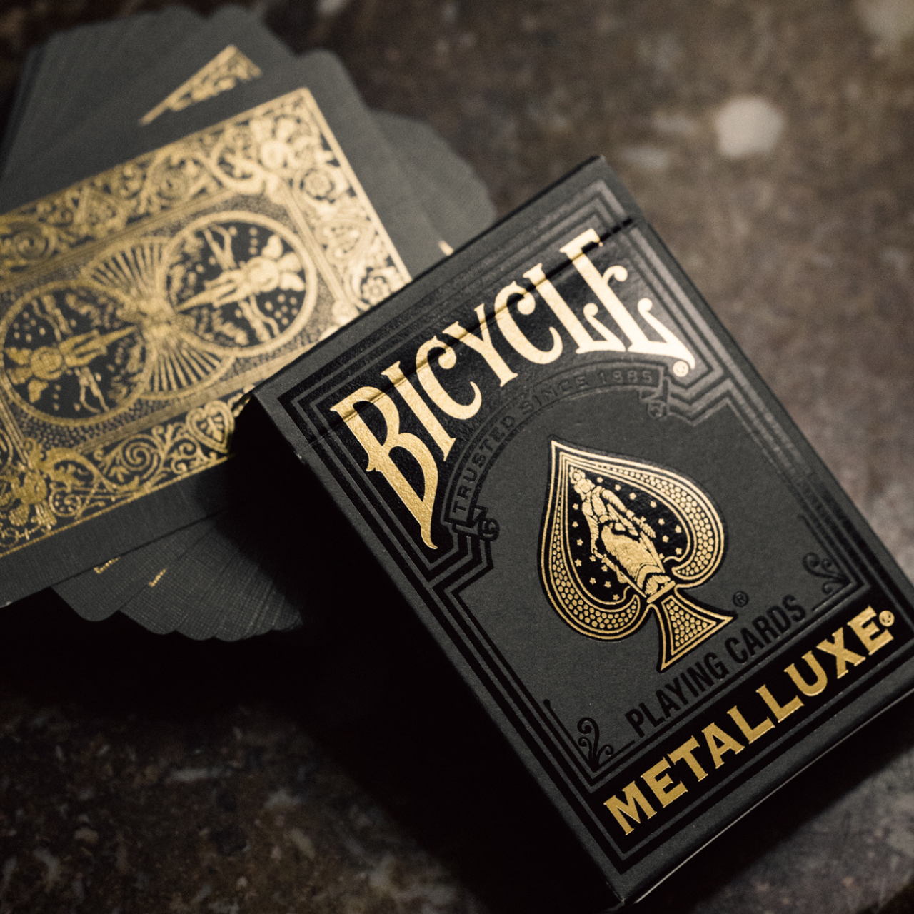 Bicycle Black and Gold Metalluxe - baralho aberto em leque